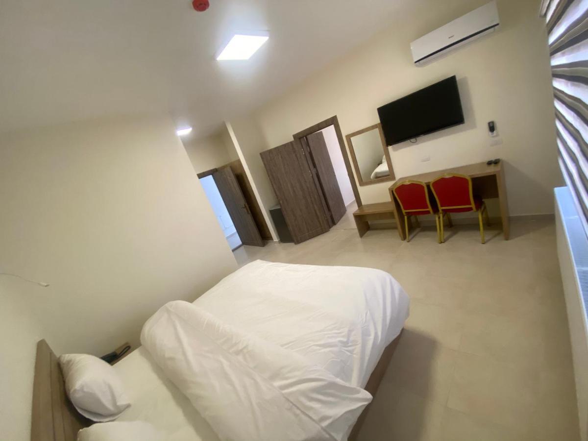 Al-Mujeb Hotel คีราค ภายนอก รูปภาพ