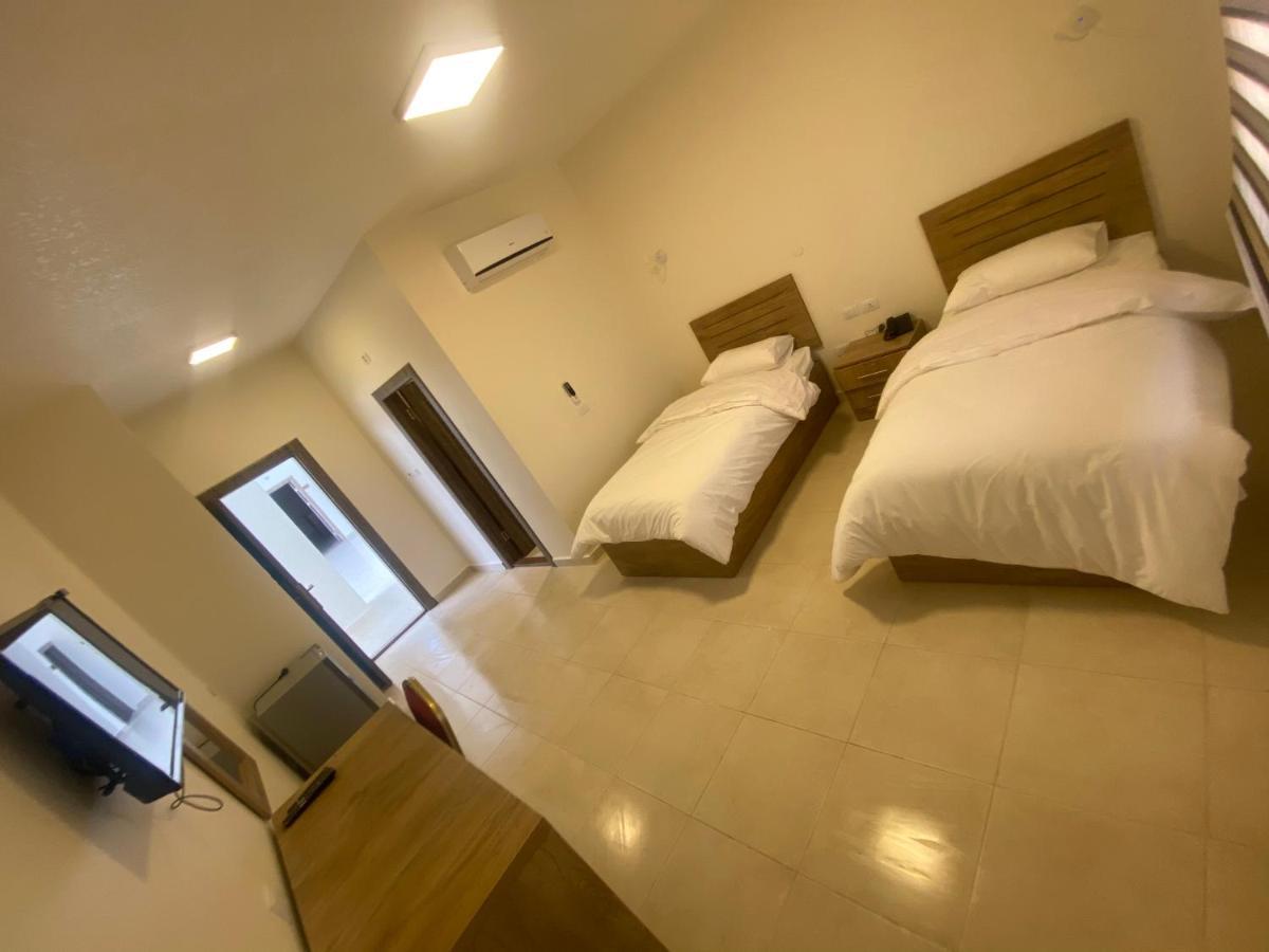 Al-Mujeb Hotel คีราค ภายนอก รูปภาพ